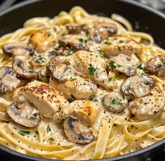Pasta de Pollo y Champiñones en Salsa de Crema