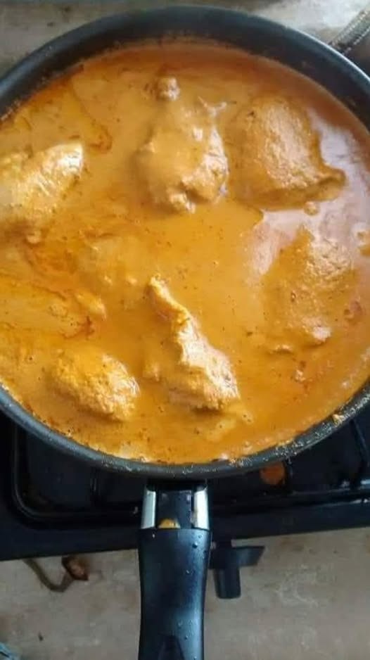 Pollo Encacahuatado con Chile Guajillo y de Árbol