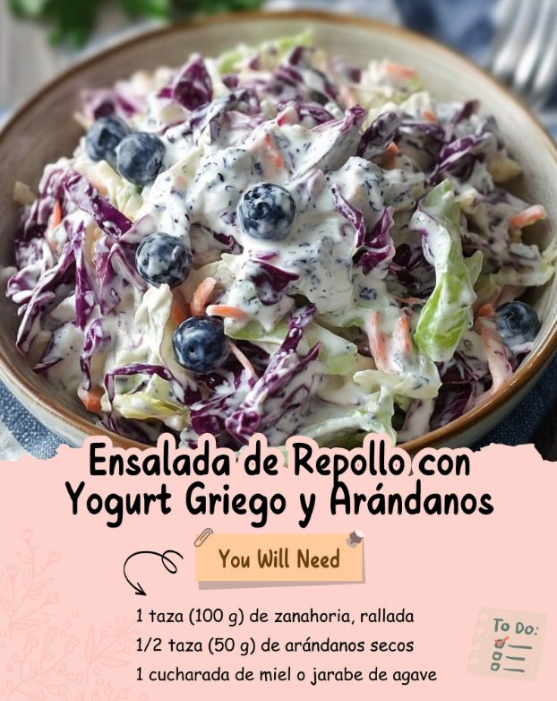 Ensalada de Repollo con Yogurt Griego y Arándanos